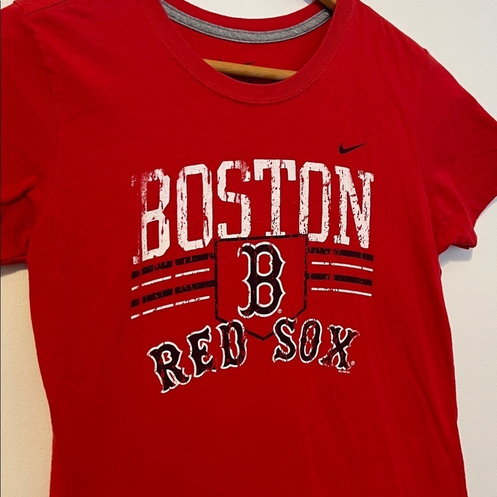NIKE Boston Red Sox MLB Baseball Women’s Small Slim Fit Short Sleeve Graphic Tee - Picture 4 of 6